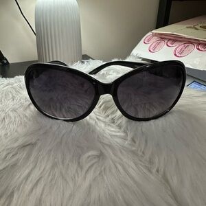 Foster Grant Chic Black Sunglasses